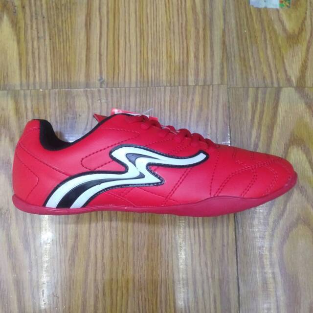 Sepatu Speed futsal.