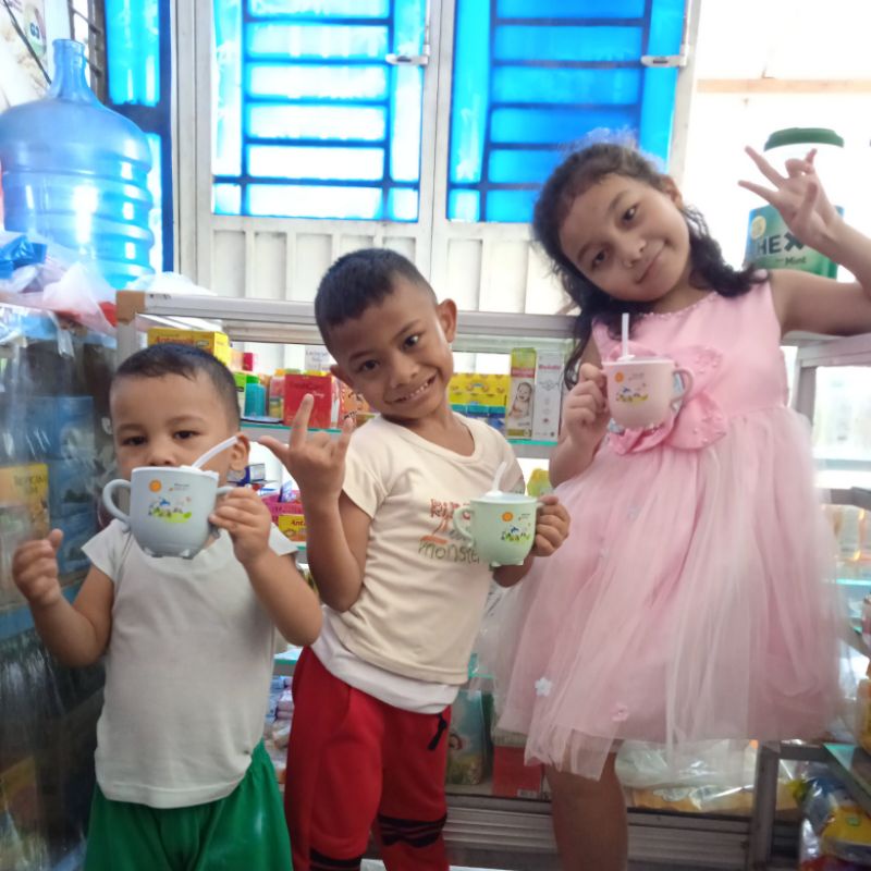 GELAS ANTI TUMPAH ANAK, GELAS SEDOTAN GAGANG ANAK, GELAS MINUM ANAK