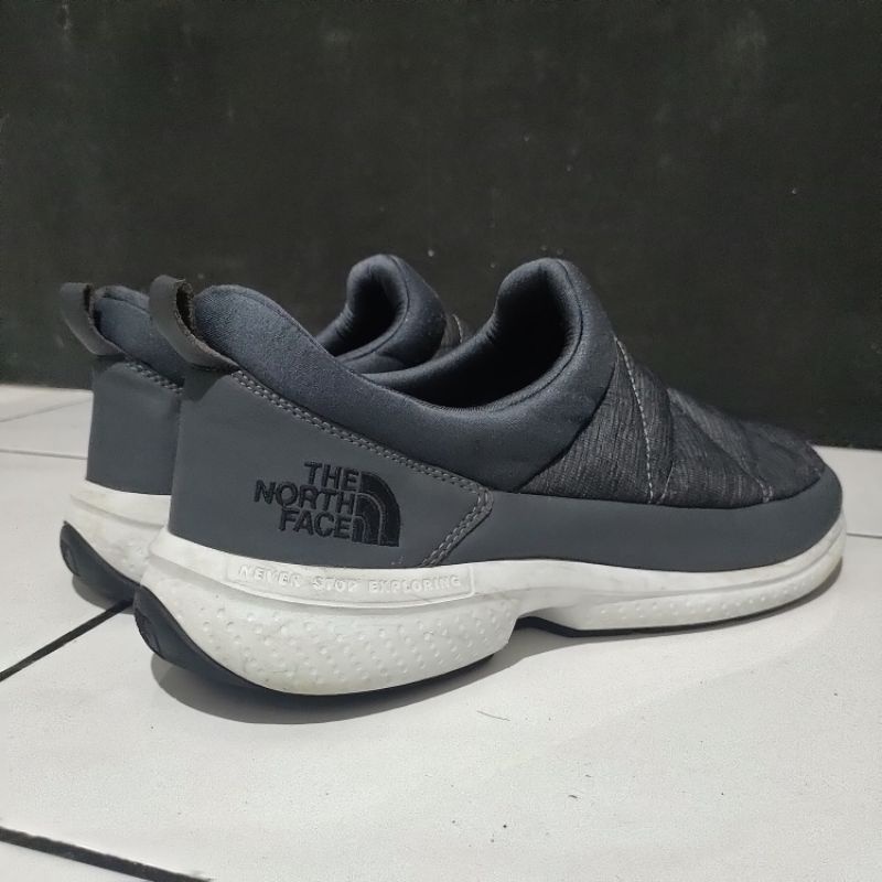 TNF slipon bukan sepatu gunung grey 42 43