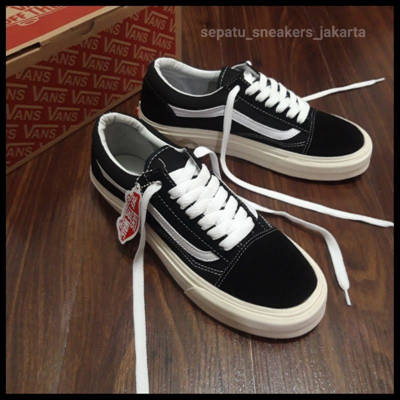 Sepatu Sneakers Sneaker V4NS 0ldskool 0ld Sk0ol Warna Black White Shoes / Hitam Putih / Item V4ult Og Import Kombinasi  Premium Size / Ukuran 36 - 43 Ultracash For Wanita Cewek Women Woman Pria Laki Laki Cowok Dewasa Model Terbaru New Kekinian Murah