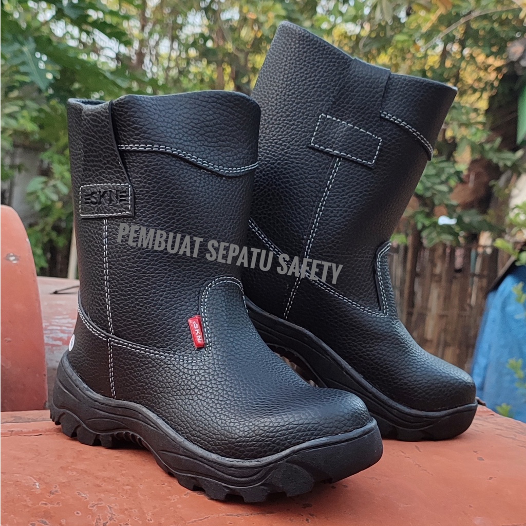 Sepatu Safety Boot Terbaru Ujung besi Bahan Import Berkualitas Premium Ujung Besi Keselamatan Kerja Pabrik Proyek Bengkel Industri