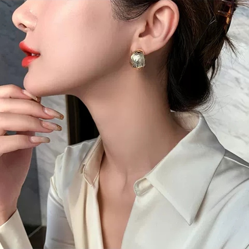 Anting Model Setengah Lengkung Gaya Hong Kong