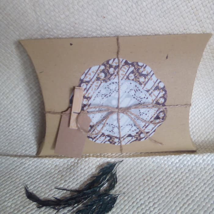 

READY STOCK PAKET PILLOW BOX/KOTAK KADO 300gr+DOYLEY BATIK#02, PLT 26X 20X6CM