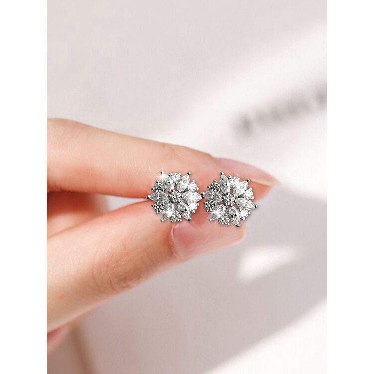 Dazzling Crystal Cubic Zirconia Stud Earrings Delicate Women Wedding Accessories High Quality Silver Color Trendy Jewelry