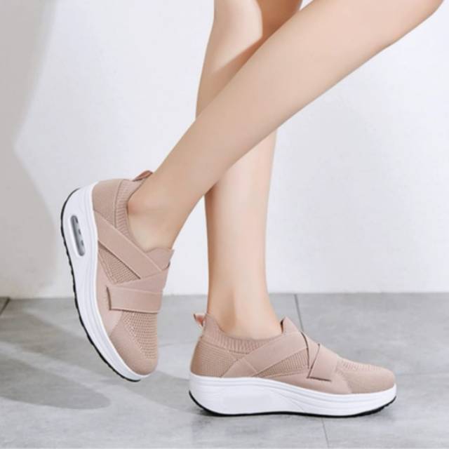 SHAINA Sepatu Sneakers Karet Wanita RT 01