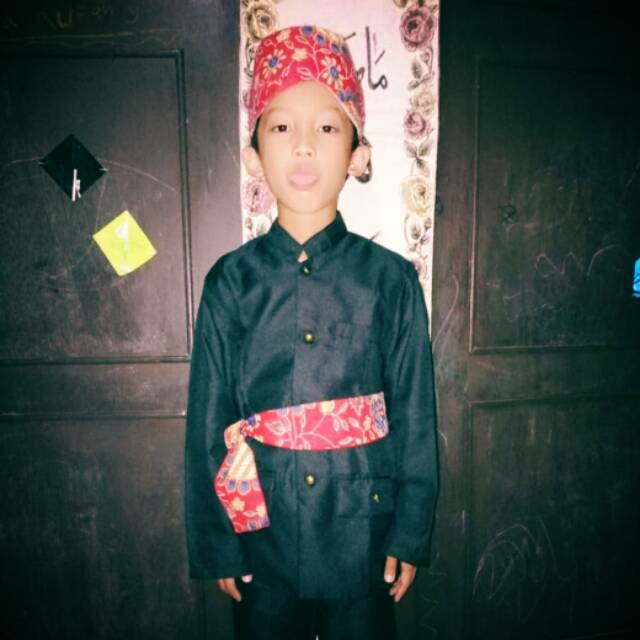 Baju adat Betawi/Abang Jakarta anak