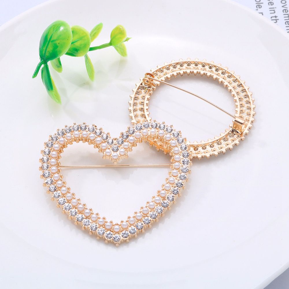 Needway  Elegant Pearl Pin Simple Female Jewelry Rhinestone Brooches Women Butterfly Clothing Accessories Personality Geometric Alloy Korean Style Brooches