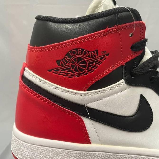 Sepatu Sneakers Nike Air Jordan 1 High Black Toe Malikaikha