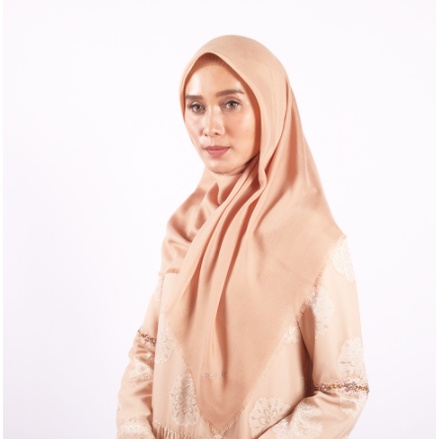Shafira Hijab Kerudung Segi Empat Polos Chana Scarf