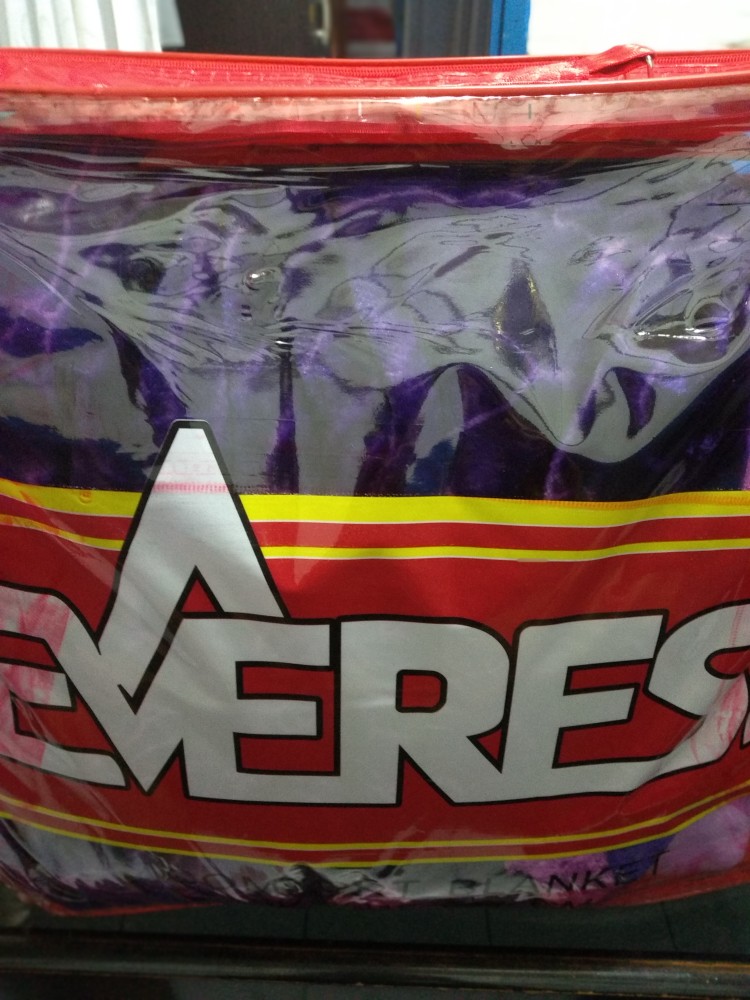 Selimut Premium Merk Everest = 2 Ply  - Saint Michael Ukuran 210 X 240 Cm Tebal & Berat  3,44 Kg