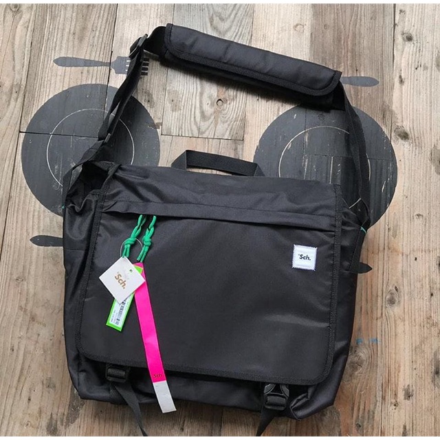 Tas rsch slempang Hitam Original