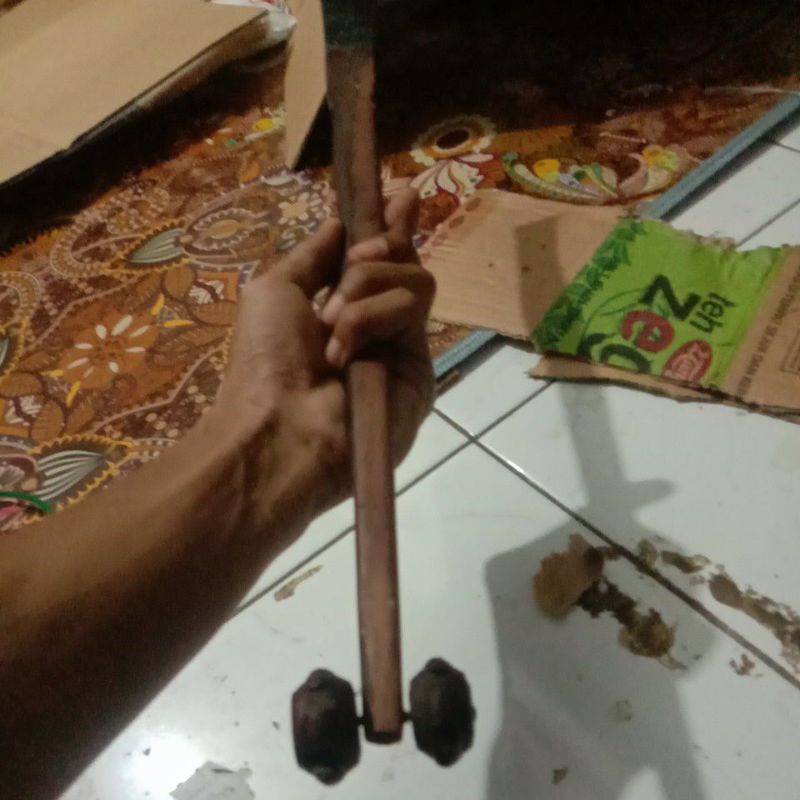 Penggaruk badan / penggaruk punggung/ alat pijat kayu refleksi