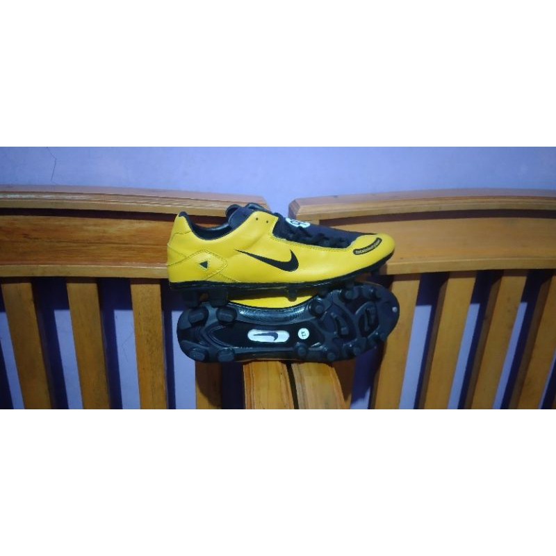 SEPATU BOLA FUTSAL KEREN ORI FULL BESI KULIT ASLI PRIA DEWASA Terbaru KEREN   promo