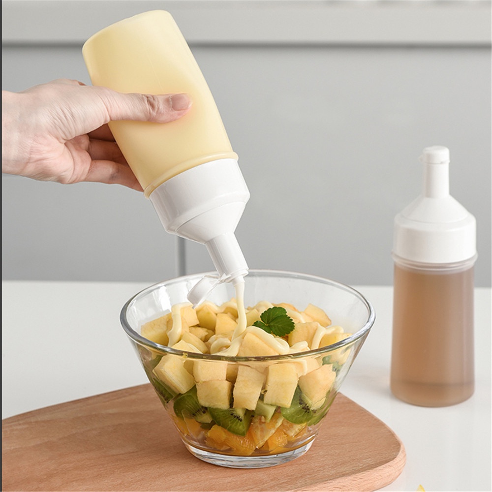 【COD Tangding】Squeeze Oil Can Sauce Bottle Dustproof and Leakproof Squeeze Bottle Kitchen Accessories Gravy Boat Plastic Sauce Vinegar Oil Ketchup Multifunctional Kitchen Tool