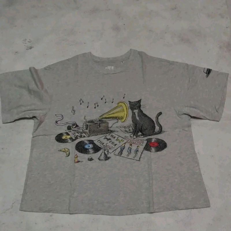 Tshirt Croptop Uniqlo Cat Second