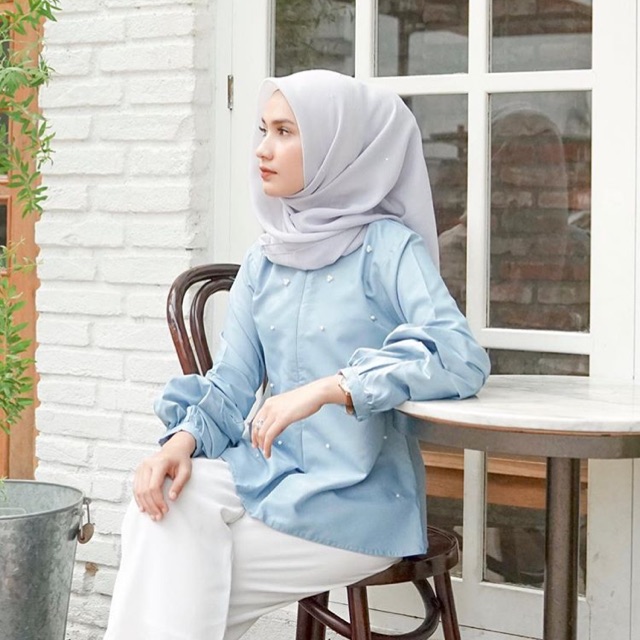 Luna blouse wearing klamby