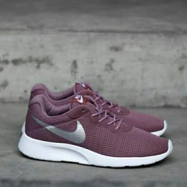 nike tanjun white silver