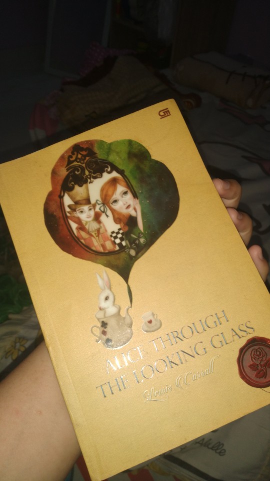 Novel Alice Dan Gelas Gelas Kaca