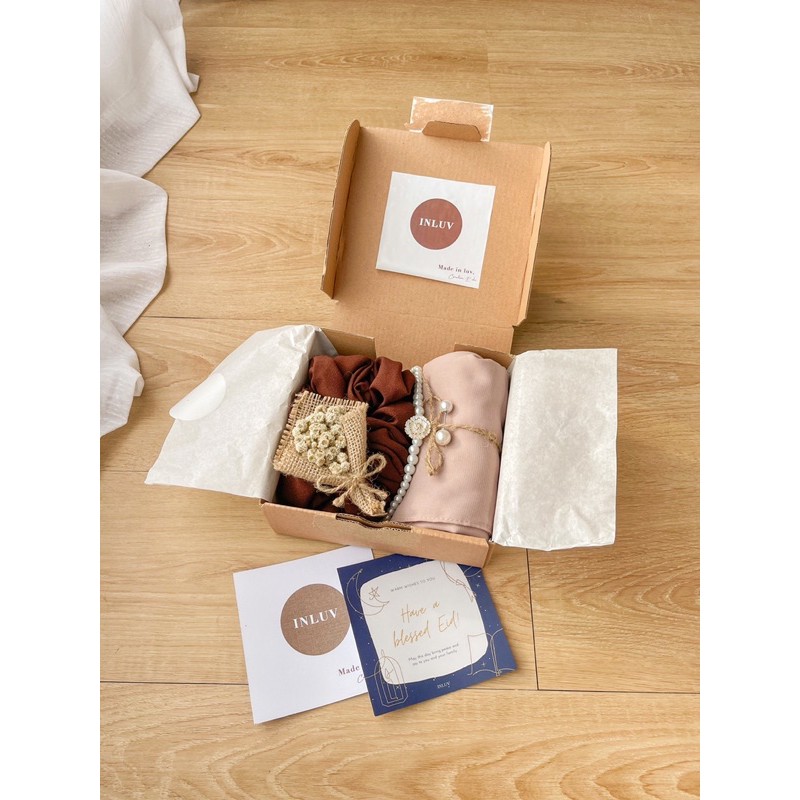 

Hampers hijab/ Hampers gift Box/ Hampers Wisuda