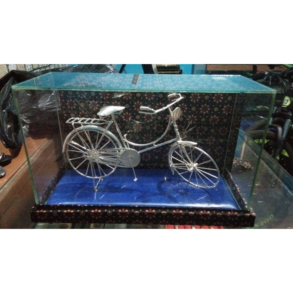 Miniatur Sepeda Ontel Khas Kerajinan Perak Kotagede Yogyakarta