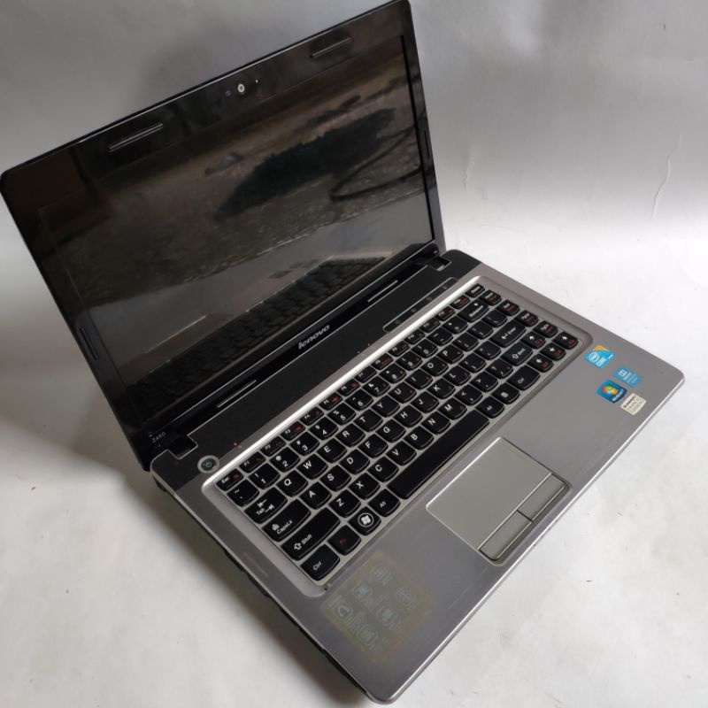 Laptop Desain Lenovo Ideapad   - core i5 - ram 4gb - like new