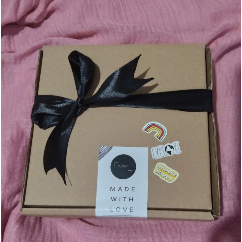 

REQUEST SNACK GIFTBOX