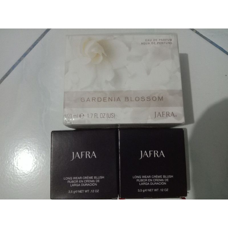 blush + parfume jafra