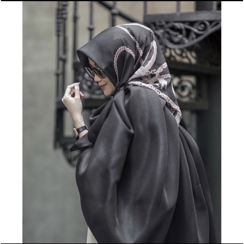 buttonscarves chain series 1 black preloved