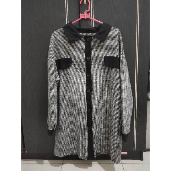 Preloved Oclo Pacifia Tunic Shirt Warna Hitam Putih Motif Houndstooth Lengan Panjang Wanita Muslim L