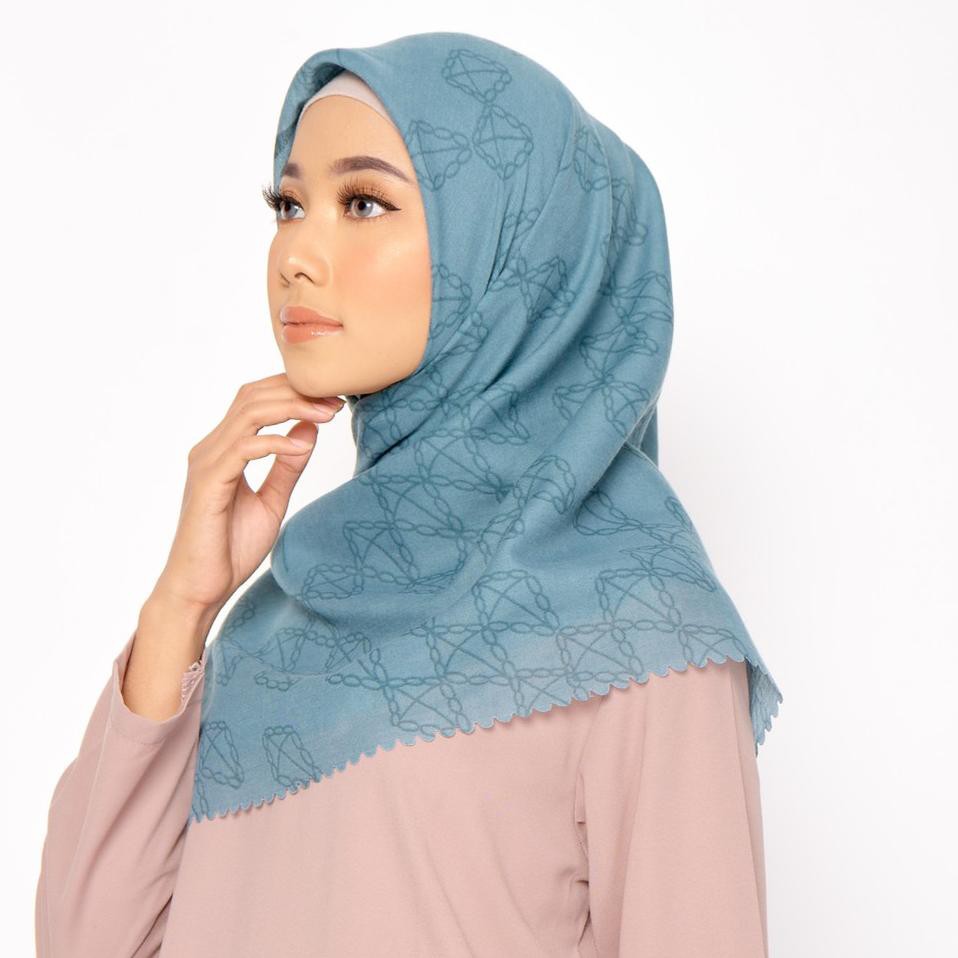 ZM Zaskia Mecca - Pulau Muna Denim Scarf Kerudung Segi Empat Ultra Sonic