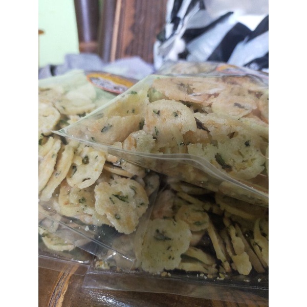 

keripik bakso goreng"sakila