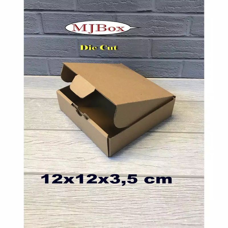 

kardus 12 x 12 x 3,5cm ( Die Cut)