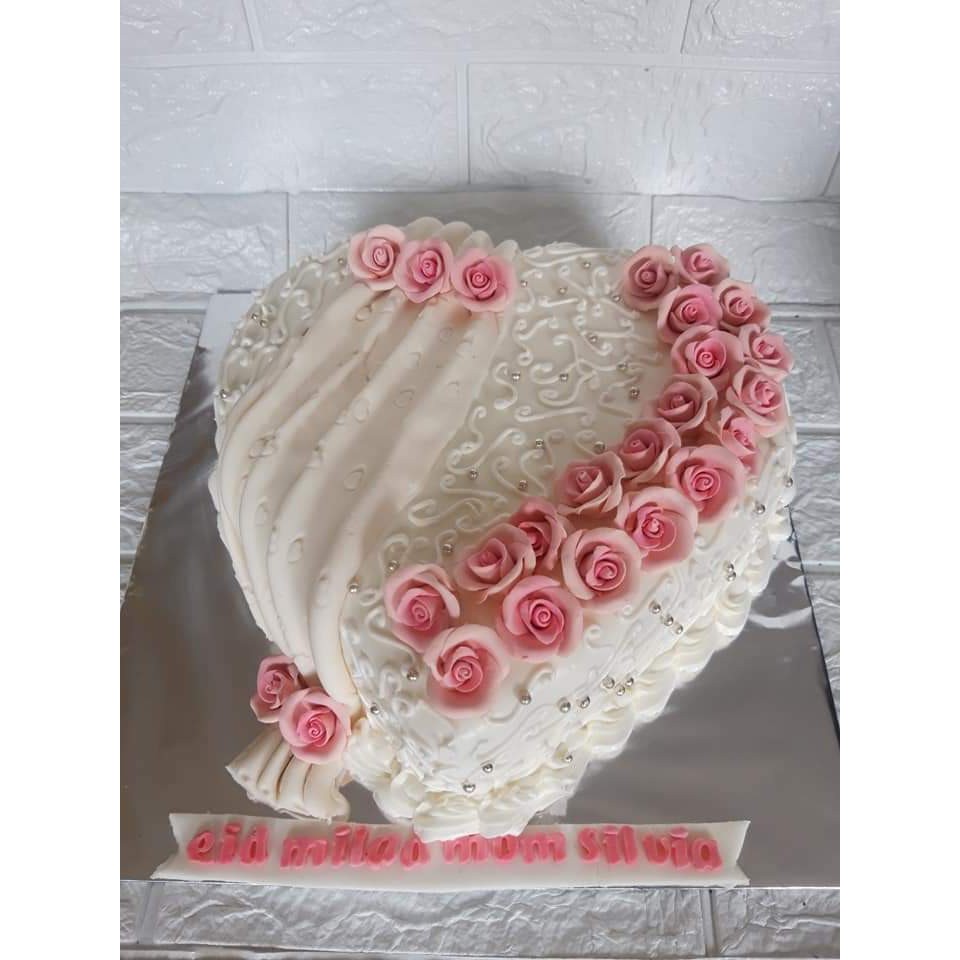 

CUSTOM CAKE / WEDDING CAKE / HANTARAN / KUE HANTARAN / KUE LAMARAN