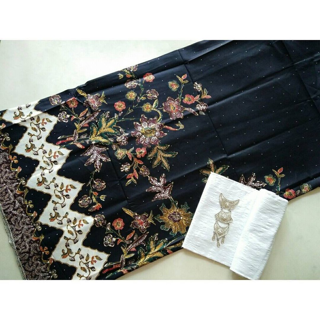 Kain Batik SOLO motif terta teja bunga warna hitam