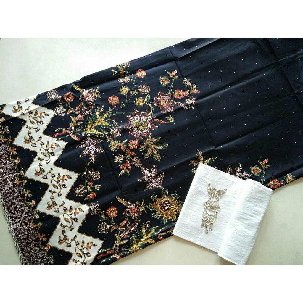 Kain Batik Solo Motif Terta Teja Bunga Warna Hitam