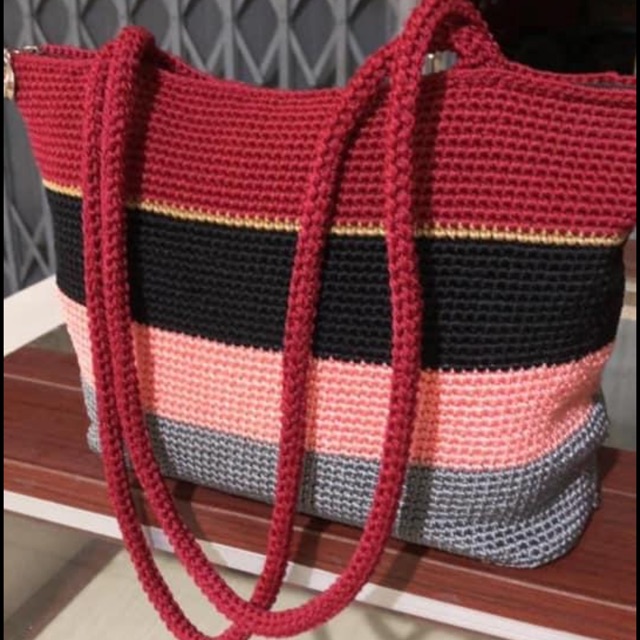 Tas rajut nilon