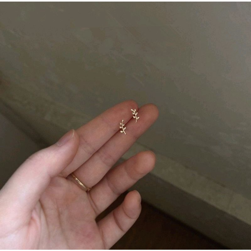 anting-anting mas wanita sederhana