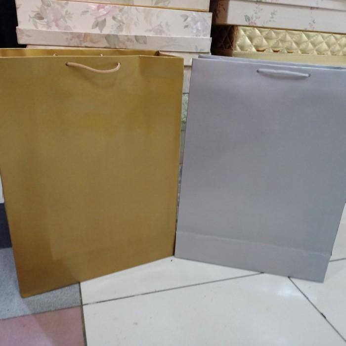 

Setsuko53.Jaya Paper Bag Xl Gold Dan Silver Bahan Tebal Isi 12 Pcs Terlaris