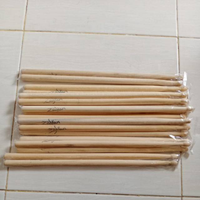 Stik drum murah meriah, sepasang