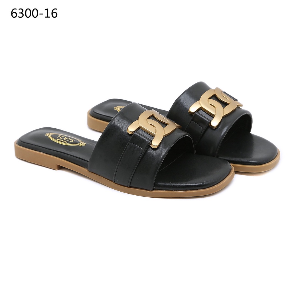 T Flat Sandals in Leather With Chain #6300-16