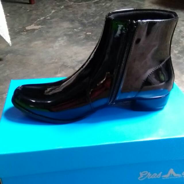 Sepatu boots erasmas