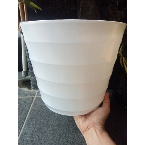 Pot Bunga Mado 32/ Pot Tanaman Mado Lovenia 32