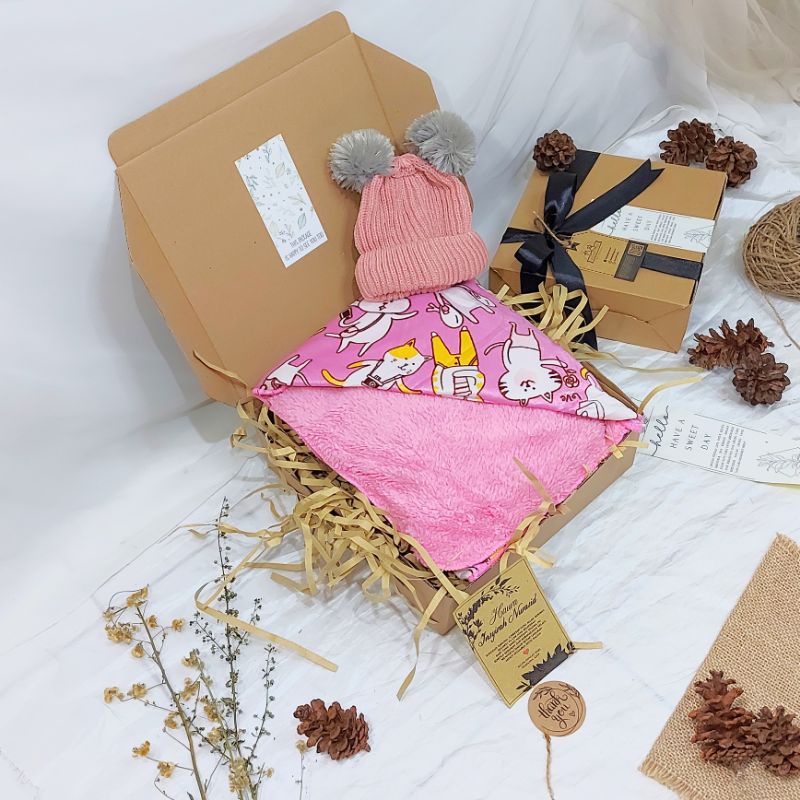 KADO HAMPERS BAYI | HAMPERS SELIMUT BAYI | HAMPERS BABY NEWBORN | SELIMUT DOUBLE FLEECE | SELIMUT TOPI 3D IMPORT | HAT BLANKET 3D | SELIMUT TOPI TEBAL | KADO BAYI SELIMUT-cute lovely cat