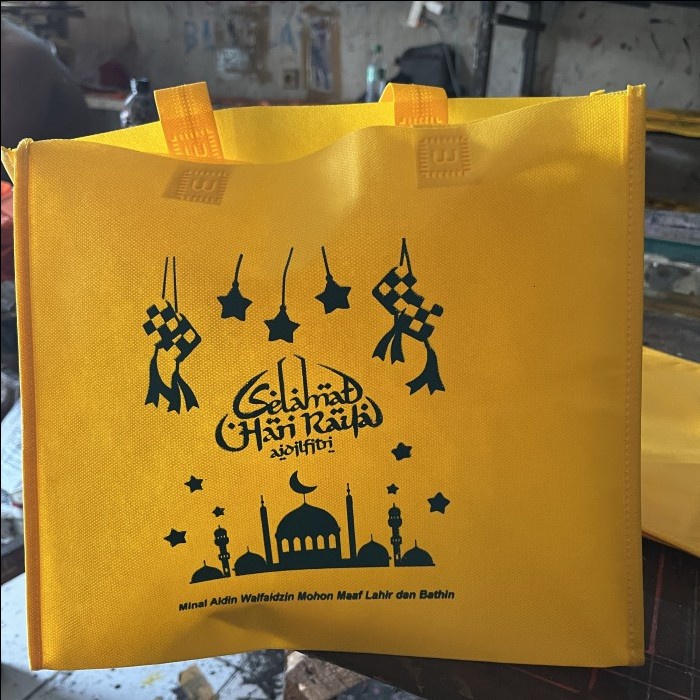 

Tas Kain Spunbond Goodie Bag Kotak Box 32X25X28 Lebaran Idul Fitri 055