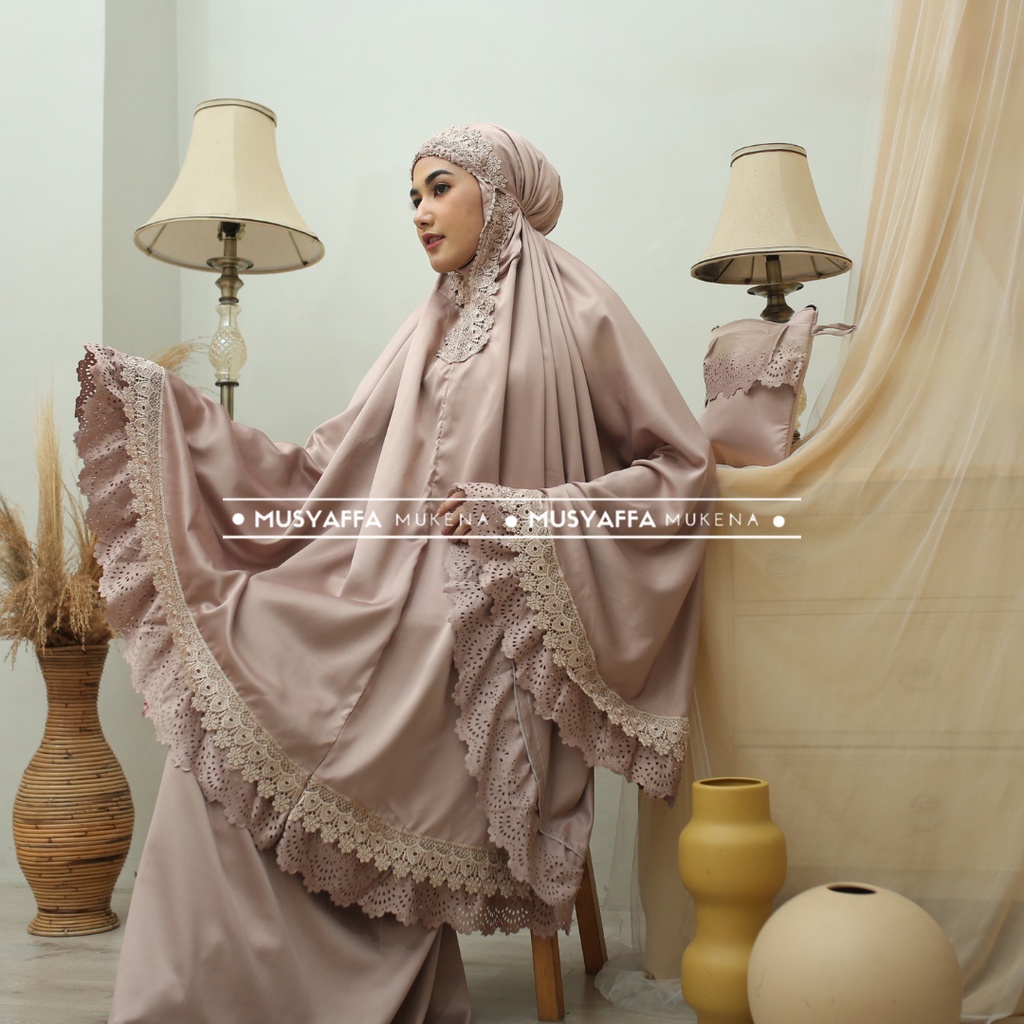 Mukena Dewasa Daily Lesty Sutra Velvet Rempel Laser Cut Dewasa Renda Mewah Raline / Rempel