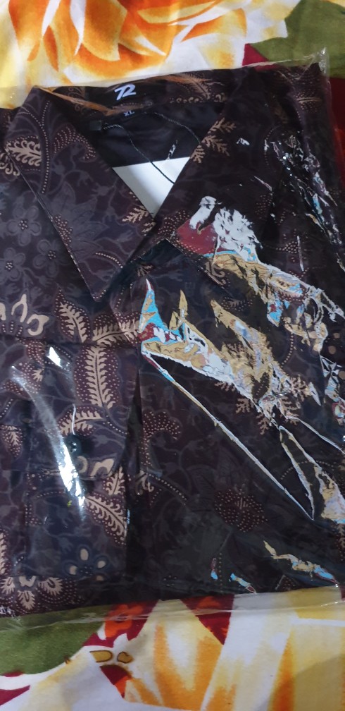 Kemeja Batik Pria Lengan Panjang Premium Motif Kembang Setaman Hitam 725159 Cap 72