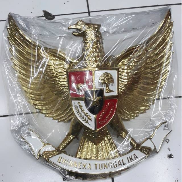 Lambang garuda kuningan