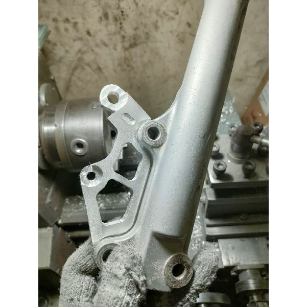 bracket kaliper mio 260mm