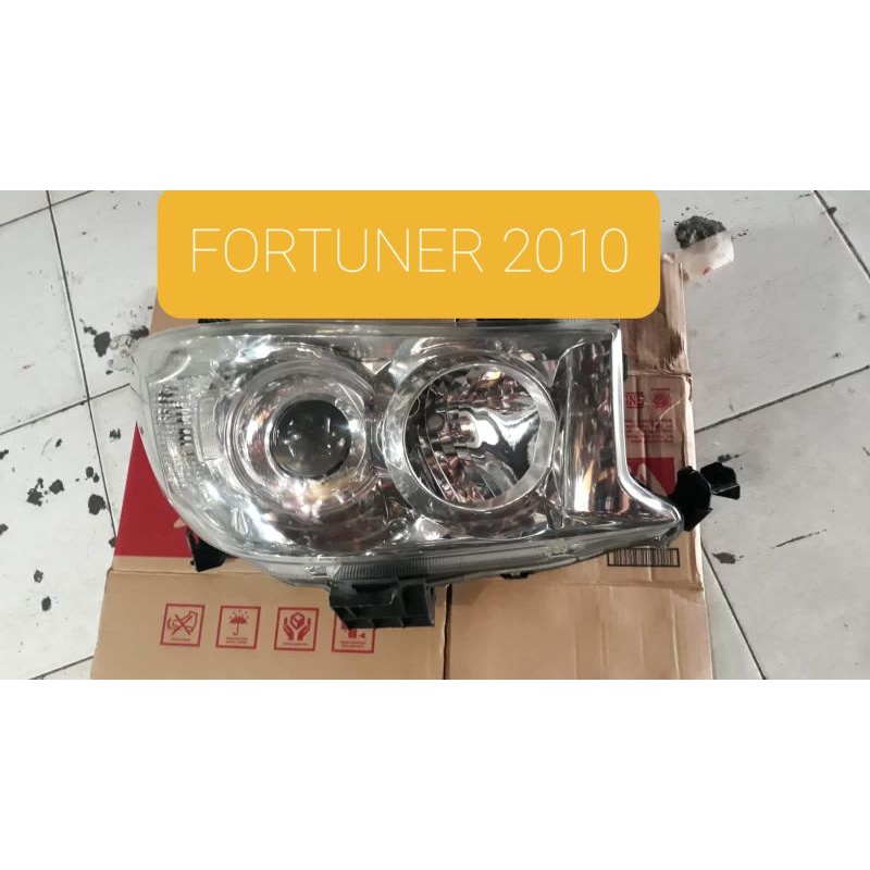 Headlamp Toyota Fortuner 2010 Original