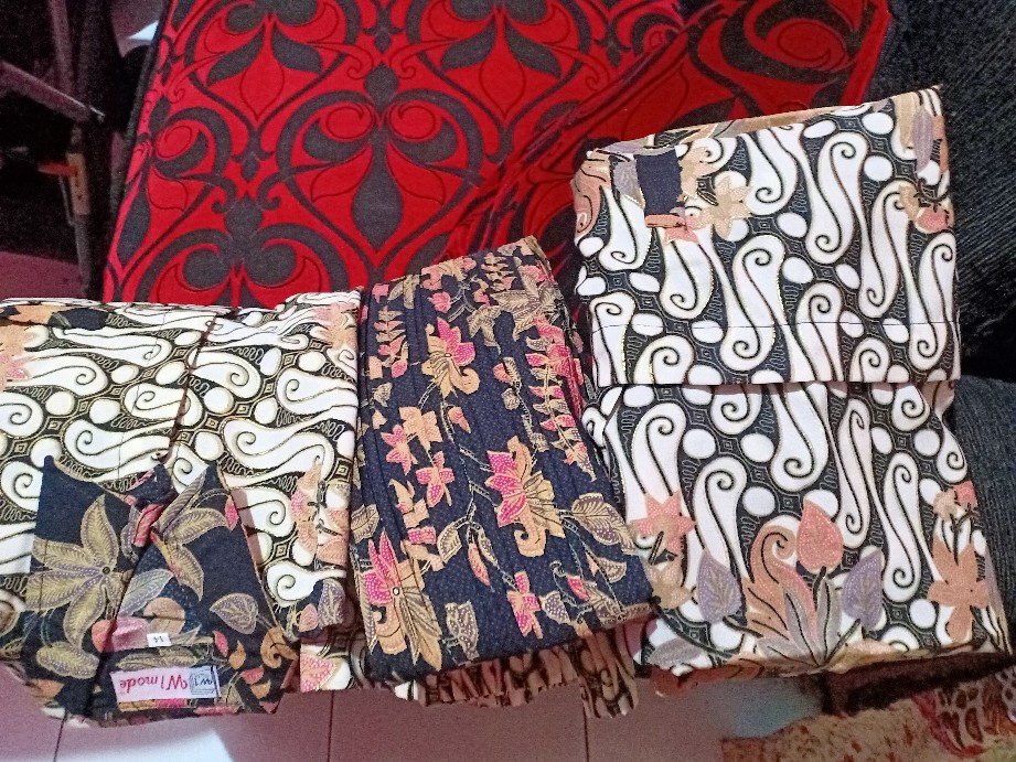 Couple Kemeja Dan Rok Prrisket Bougenvil Hitam